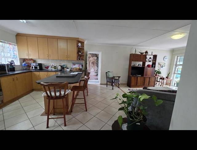 3 BEDROOM HOUSE FOR SALE IN FRAAIUITSIG